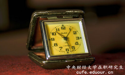 中央財經(jīng)大學(xué)保險學(xué)在職研究生申碩考試什么時(shí)候報名？